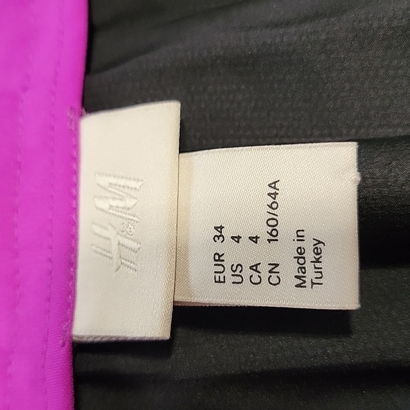 H&M Size 4 Accordian Pleated Knee-Length Skirt, Like New Condition - Picture 8 of 9